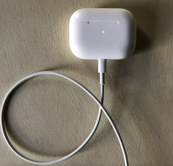charging airpod using usb cable